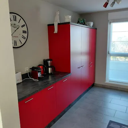 Appartement Spacieux 3 Pièces En Attique